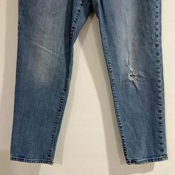 Women Gap jeans size 31 best girlfriend cut relaxed fit in used great condition - Picture 2 of 8